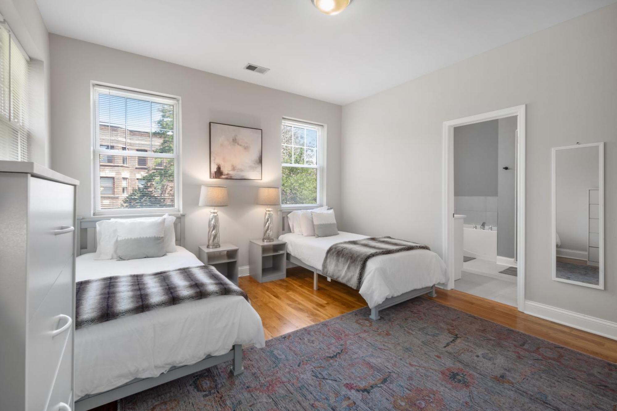 Kenwood Apartments, Downtown Hyde Park Чикаго Екстер'єр фото
